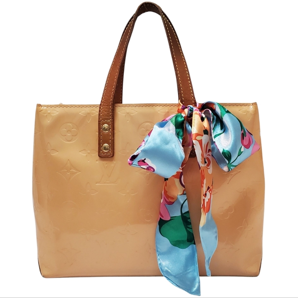 LOUIS VUITTON Vernis Monogram Reade PM in Juane Passion